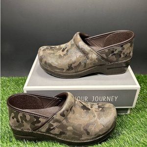 Dansko Women’s clogs size 40